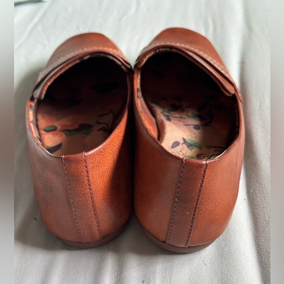b.o.c. Brown Leather Slip-On Loafers size 8 - Picture 4 of 6